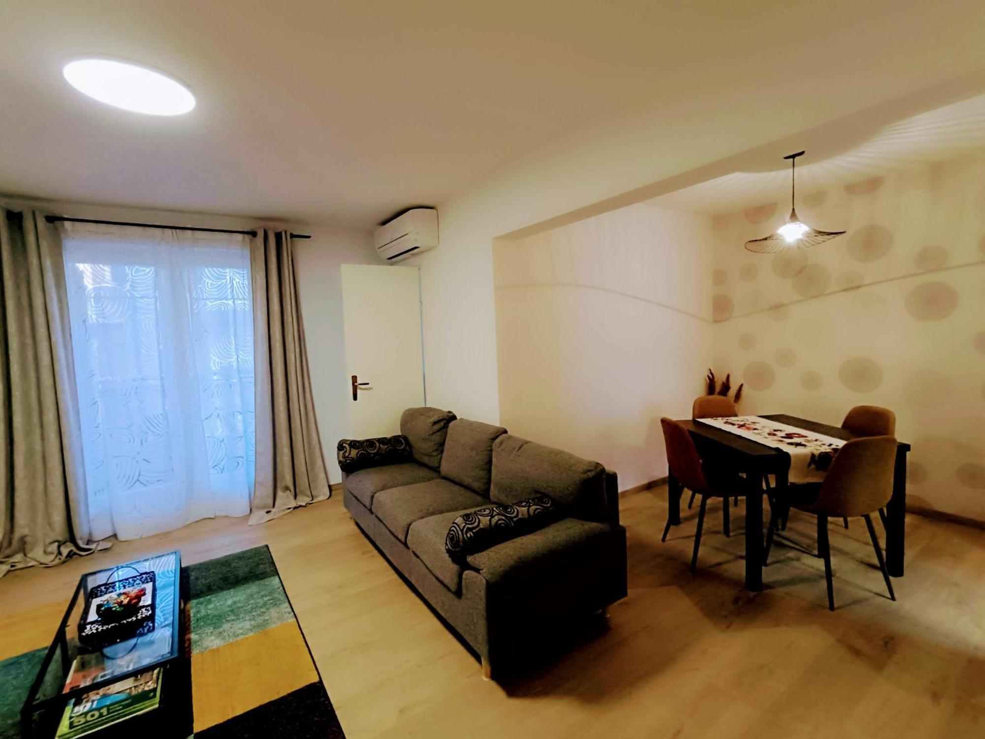 Travel Stop Apartment *